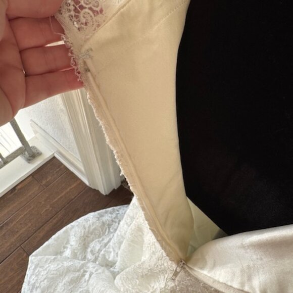 Couture Lace & Crystal Embellished Wedding Dress Women's Sz. 12 - Picture 14 of 16